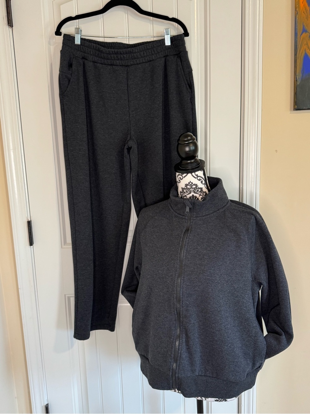 Mondetta Charcoal Grey Fleece Lines Women's Zip-Up Jacket & Pants Set